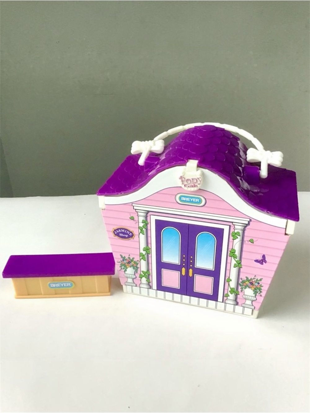 Breyer Pony Gals Travel Boutique Folding Case Play Set Building and Counter 2009